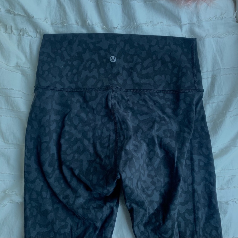 Lululemon gray black camo Wunder Under size 6
